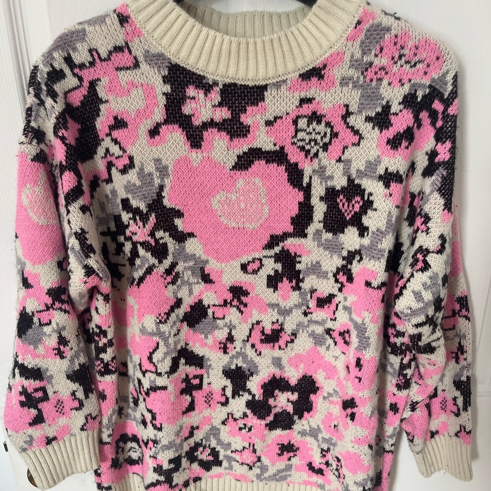 Multicolored Sweater – Size M, Warm & Cozy!
